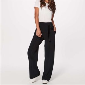 Lululemon Noir Pants (Second Release) in Black SZ 4 EUC